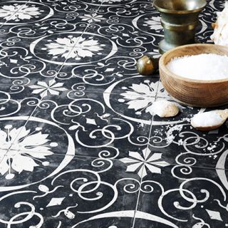 XC2088 L-Re Style_Black_Tulips