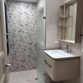 牆磚：【翠絲特-米】33.3x100 ♦【小碎花】60x120 地磚：【大江戶-米】30x60